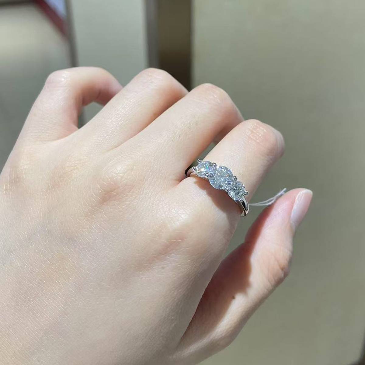 Three Stone Four Claw Round Women's Ring S925 Silver Plated Platinum Customized Selection Main and Deputy Stone Moissanite Diamonds 0.8ct